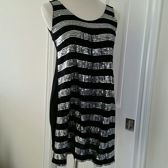 Stunning sequined silver and black top / dress. - Picture 2 of 6